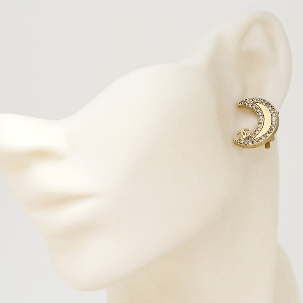 CHANEL CC Logos Gold Crescent Moon Earrings Gold Tone 01P Auth w/Box #20231